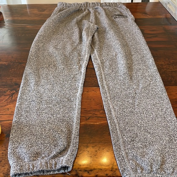 Roots salt and pepper jogger sweat pants size small. - Picture 7 of 10